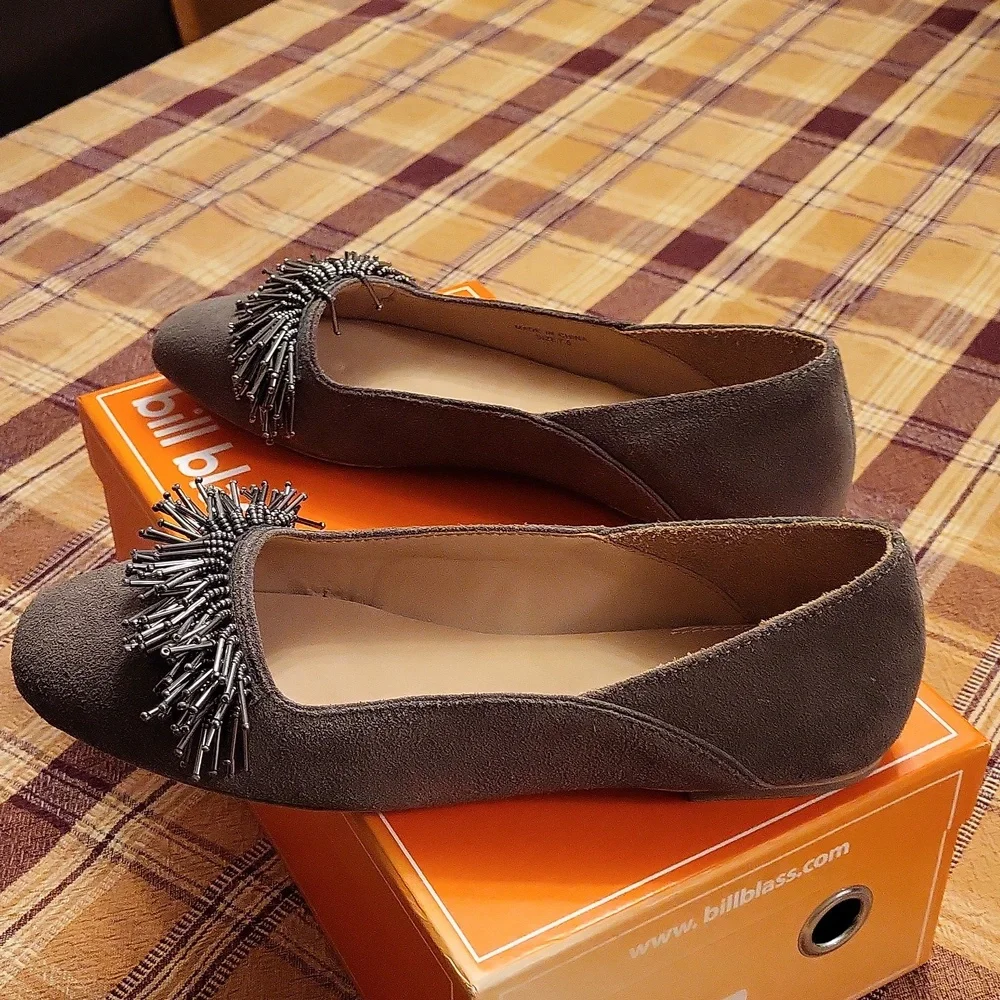 🆕️ Bill Blass Audrey Flats, suede, mushroom color